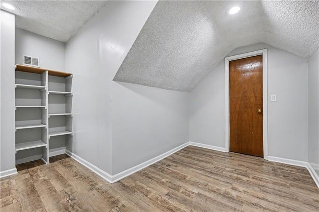 8033 Hall Street, Lenexa, KS 66219