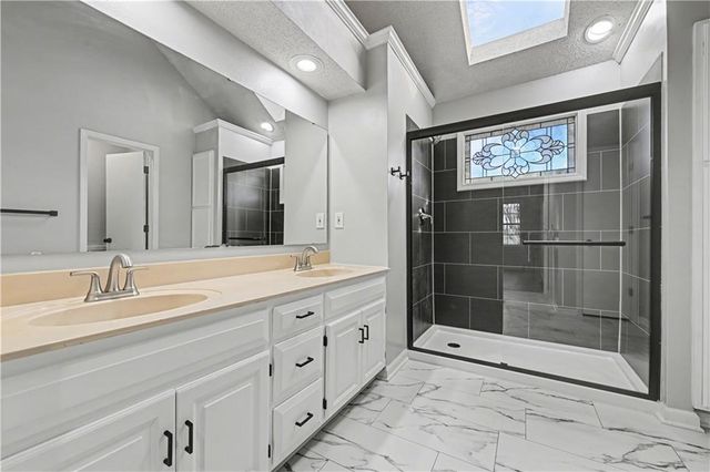 8033 Hall Street, Lenexa, KS 66219