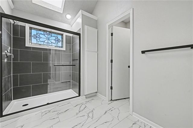 8033 Hall Street, Lenexa, KS 66219