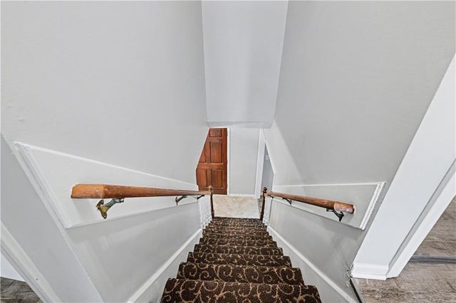 8033 Hall Street, Lenexa, KS 66219