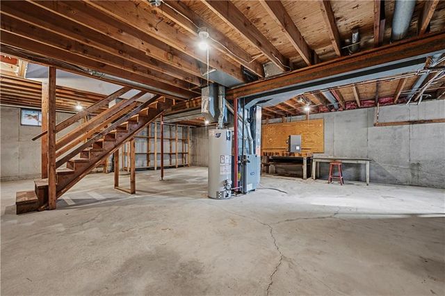 8033 Hall Street, Lenexa, KS 66219