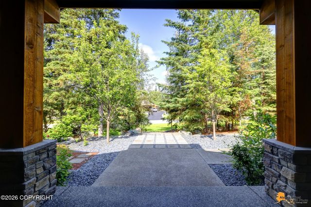 5646 Heritage Heights Drive, Anchorage, AK 99516