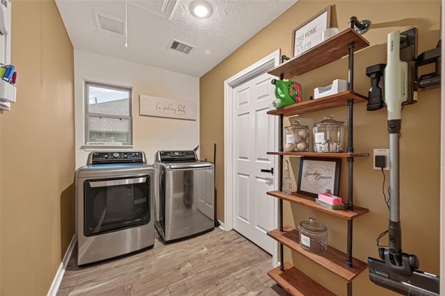 3310 Bastian Road, Dickinson, TX 77539
