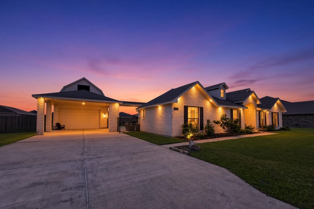 3310 Bastian Road, Dickinson, TX 77539