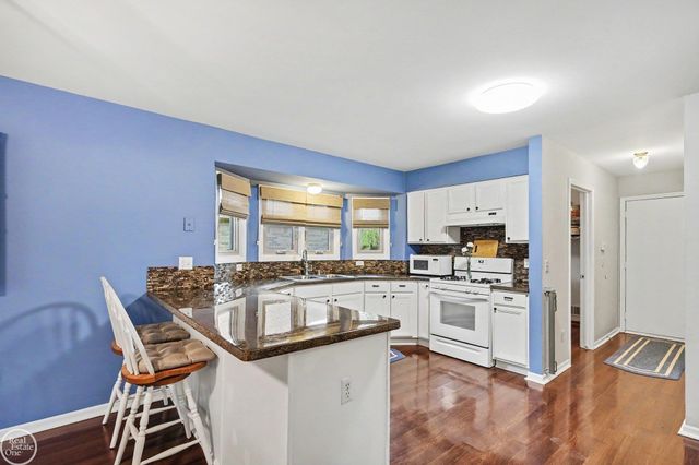 19319 Weathervane Drive, Macomb, MI 48044