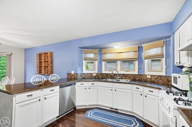 19319 Weathervane Drive, Macomb, MI 48044