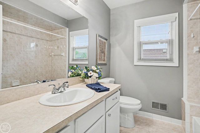 19319 Weathervane Drive, Macomb, MI 48044