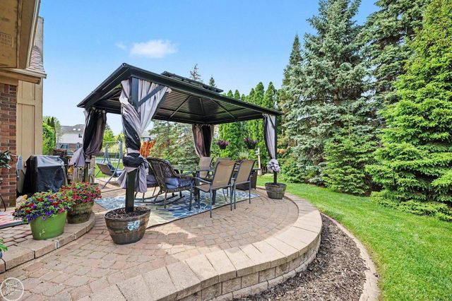 19319 Weathervane Drive, Macomb, MI 48044