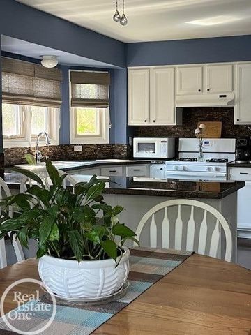 19319 Weathervane Drive, Macomb, MI 48044