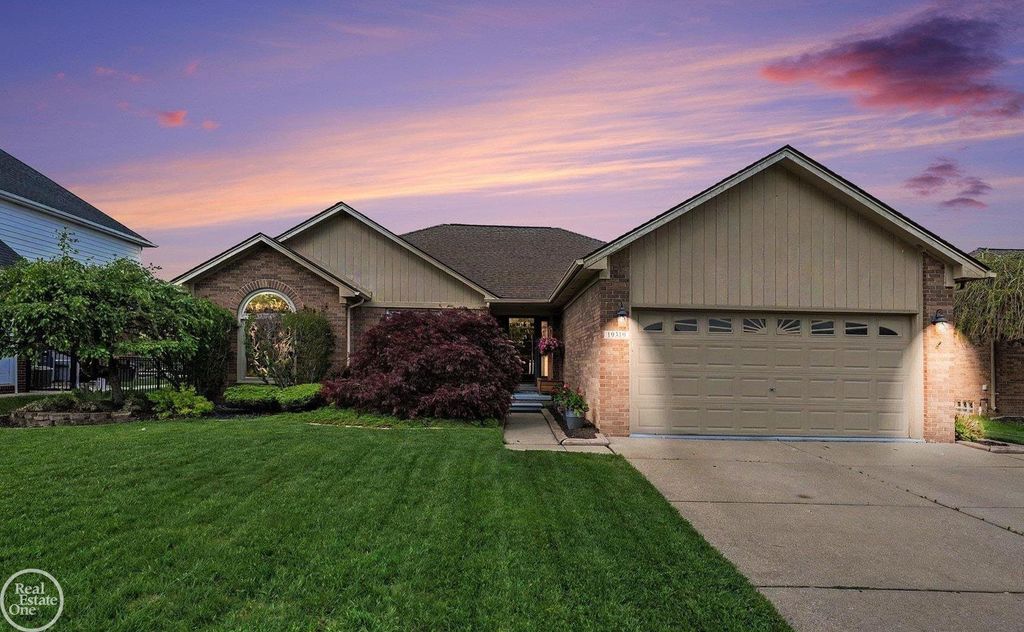 19319 Weathervane Drive, Macomb, MI 48044