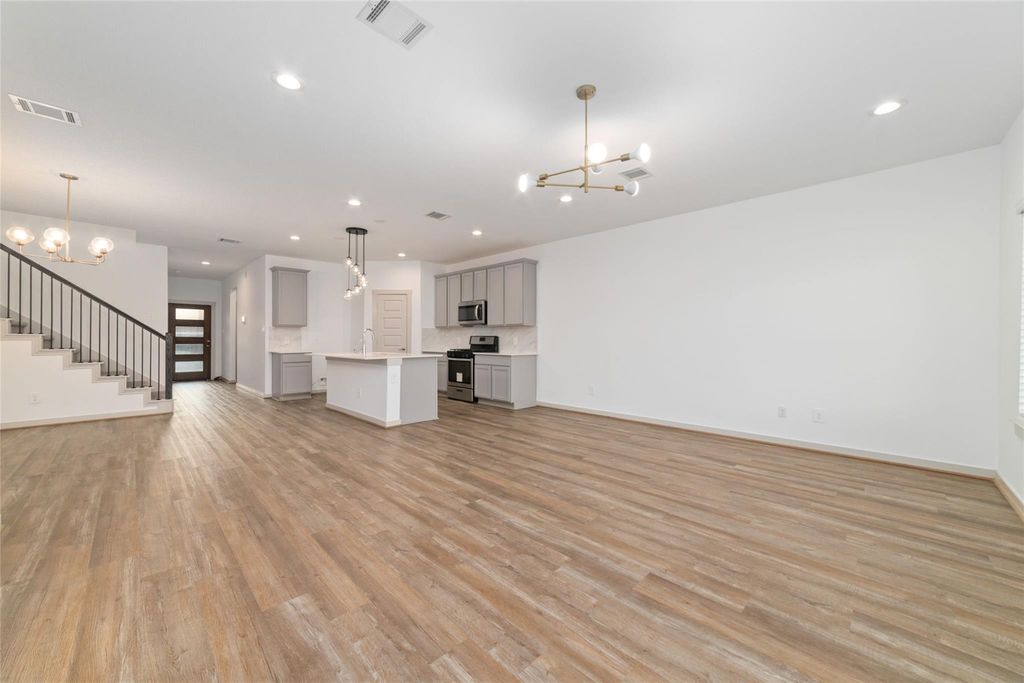 Image 10 of property listing at 19022 Drayton Village Trace, Richmond, TX 77407