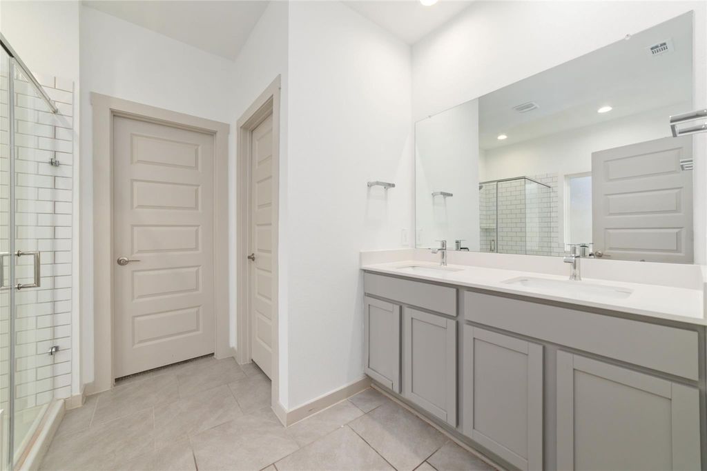 Image 13 of property listing at 19022 Drayton Village Trace, Richmond, TX 77407