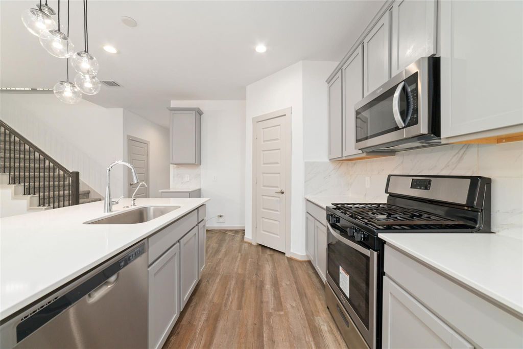 Image 3 of property listing at 19022 Drayton Village Trace, Richmond, TX 77407