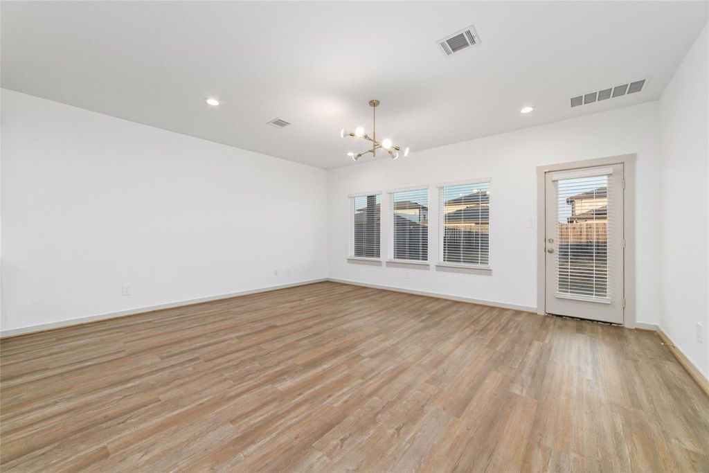 Image 6 of property listing at 19022 Drayton Village Trace, Richmond, TX 77407