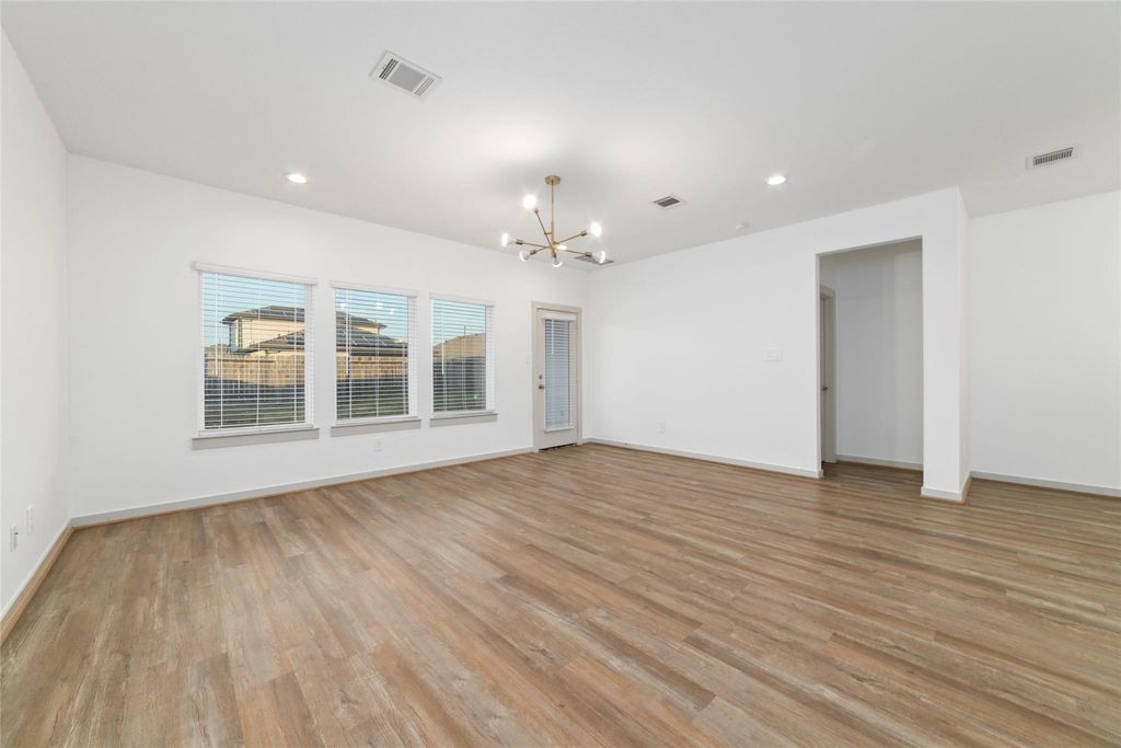 Image 7 of property listing at 19022 Drayton Village Trace, Richmond, TX 77407