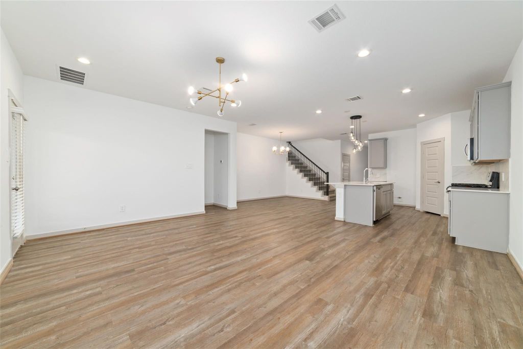 Image 9 of property listing at 19022 Drayton Village Trace, Richmond, TX 77407