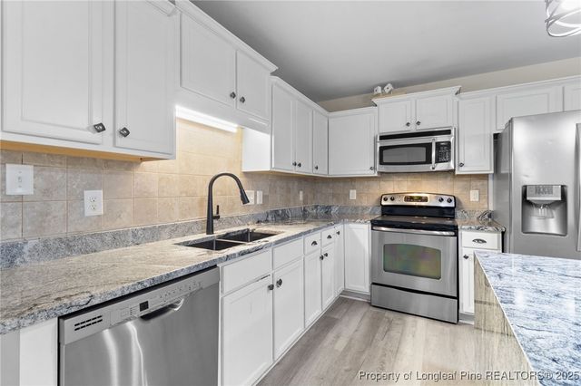 617 Collinwood Drive, Raeford, NC 28376