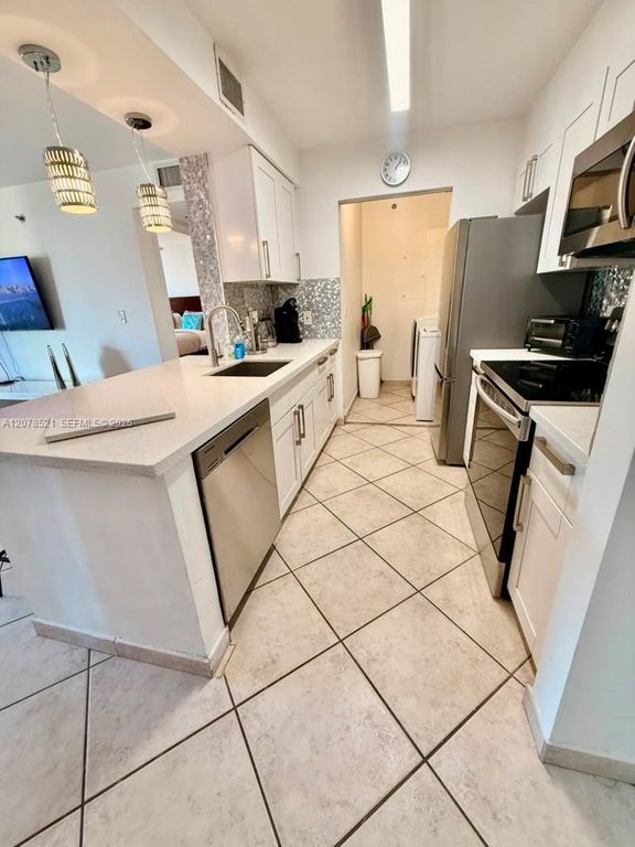 19701 E Country Club Drive 5605A, Aventura, FL 33180