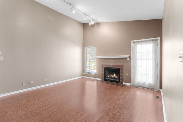 217 Juniper Circle, Streamwood, IL 60107