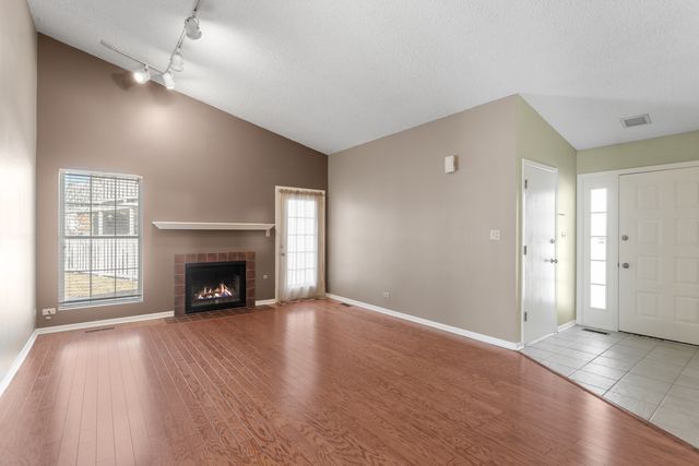 217 Juniper Circle, Streamwood, IL 60107