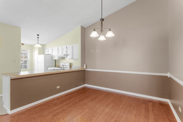 217 Juniper Circle, Streamwood, IL 60107