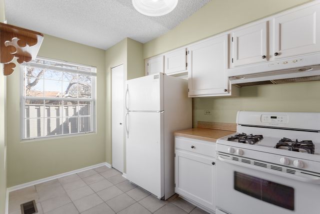 217 Juniper Circle, Streamwood, IL 60107