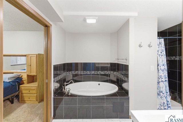 300 Tanager Road, Mankato, MN 56001
