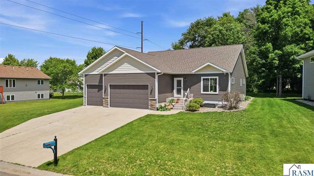 300 Tanager Road, Mankato, MN 56001