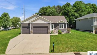 300 Tanager Road, Mankato, MN 56001