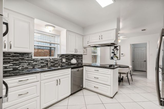 5710 Ariel Street, Houston, TX 77096