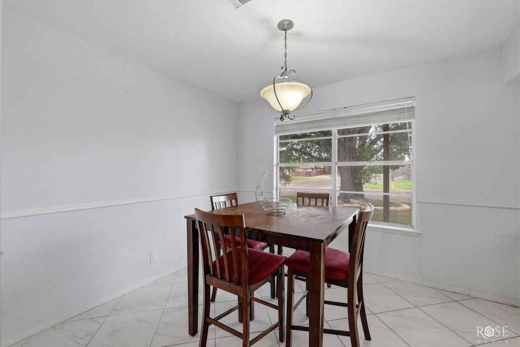 Image 10 of property listing at 3802 Driftwood Drive, San Angelo, TX 76904