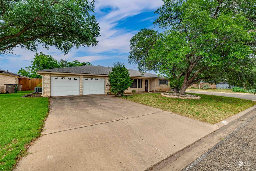 Image 3 of property listing at 3802 Driftwood Drive, San Angelo, TX 76904