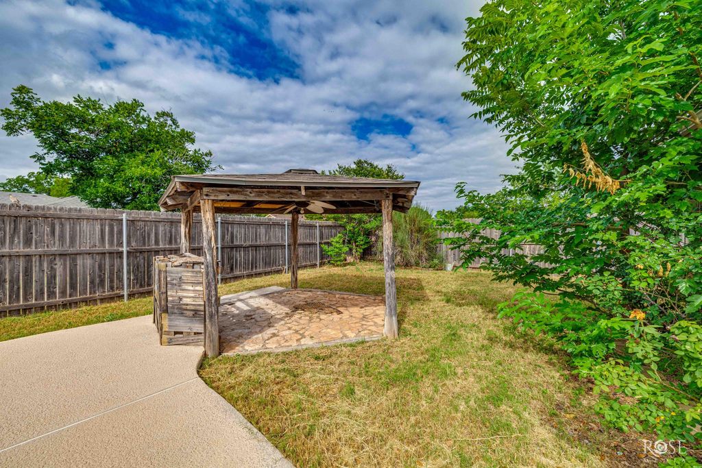 Image 31 of property listing at 3802 Driftwood Drive, San Angelo, TX 76904