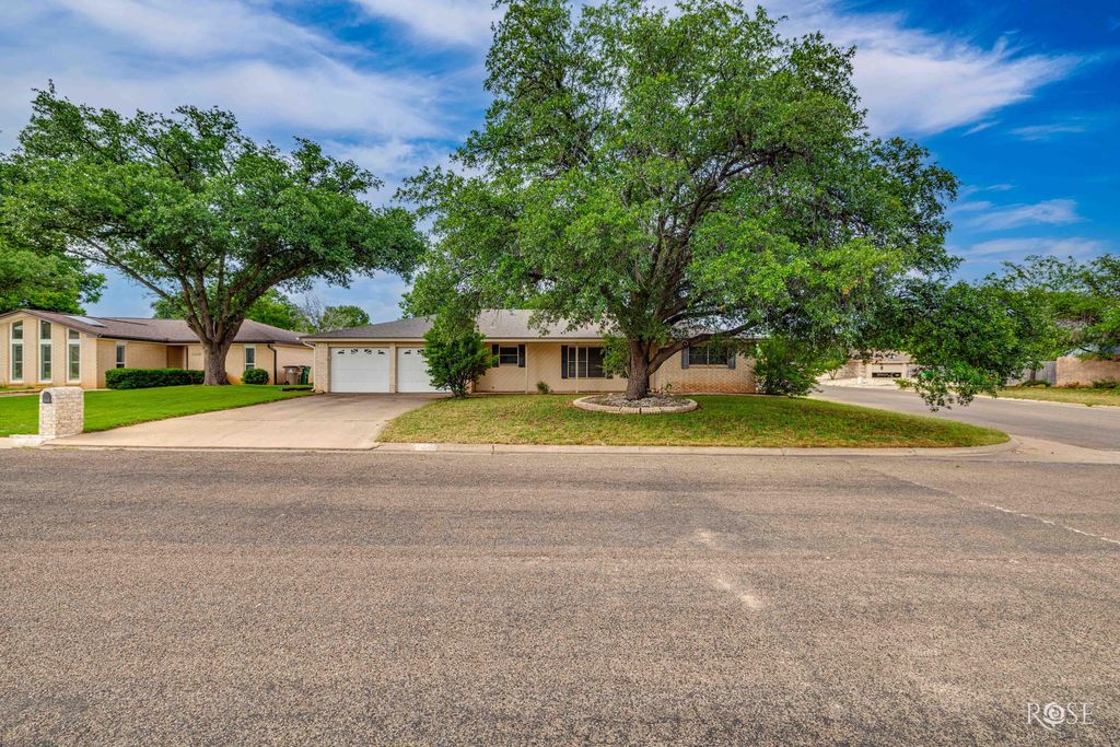 Image 4 of property listing at 3802 Driftwood Drive, San Angelo, TX 76904