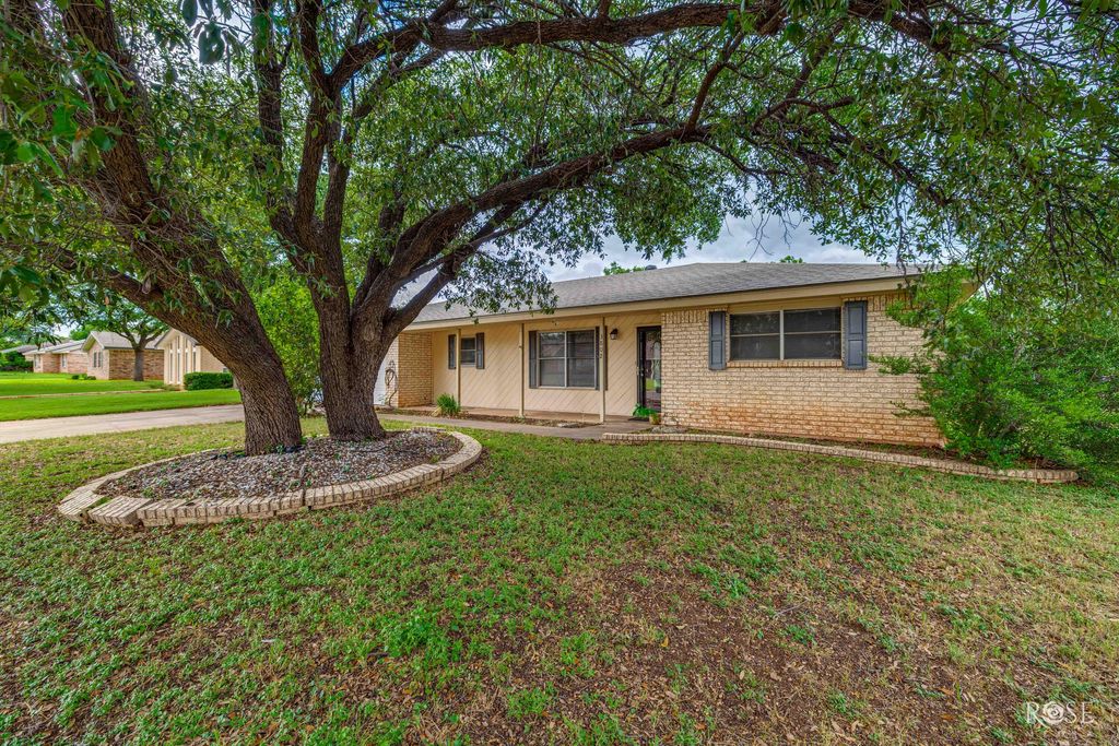 Image 5 of property listing at 3802 Driftwood Drive, San Angelo, TX 76904