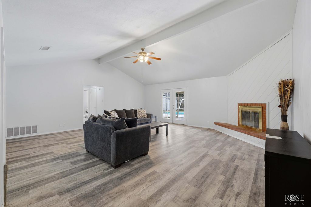 Image 7 of property listing at 3802 Driftwood Drive, San Angelo, TX 76904
