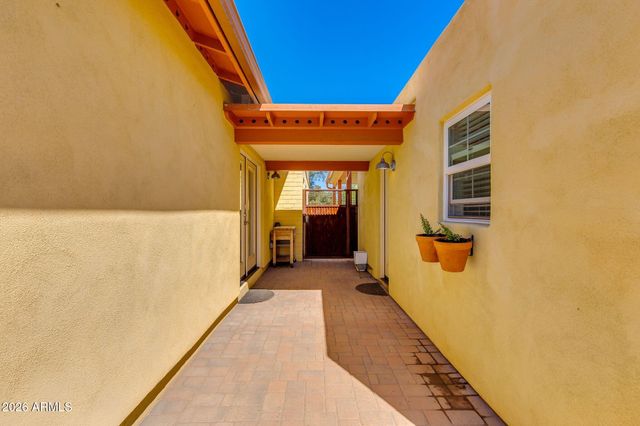 1413 W GLENROSA Avenue, Phoenix, AZ 85013