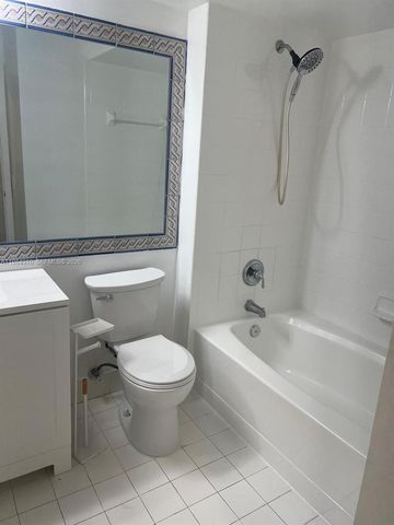 155 NW 96th Ter 2-201, Pembroke Pines, FL 33024