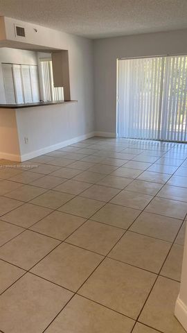 155 NW 96th Ter 2-201, Pembroke Pines, FL 33024
