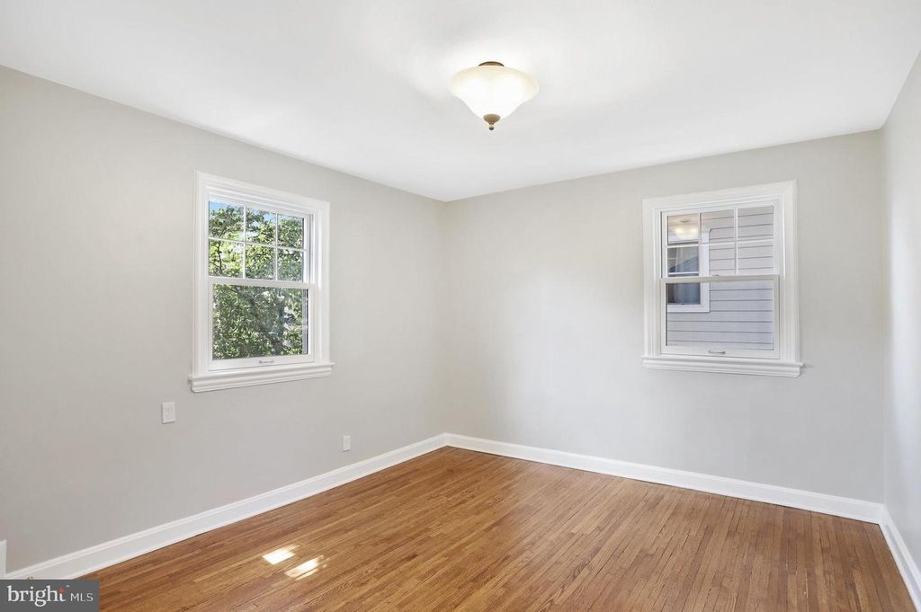 5614 OAKMONT AVE, Bethesda, MD 20817