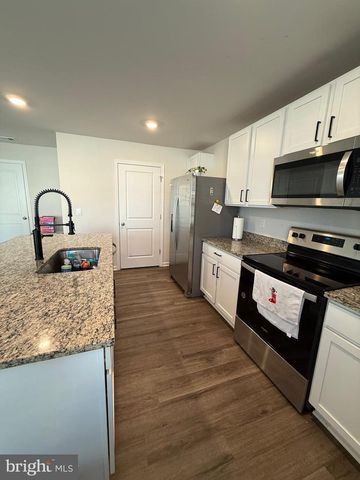 367 CENTERGATE DR, Charles Town, WV 25414