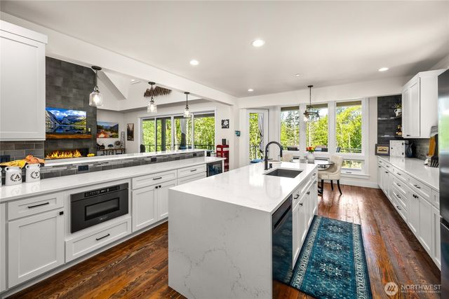17345 Olympic Pl, Mount Vernon, WA 98274