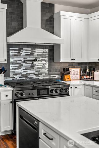 17345 Olympic Pl, Mount Vernon, WA 98274