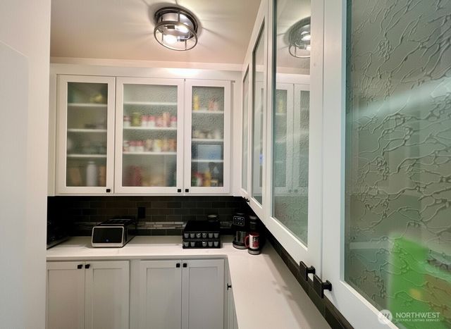 17345 Olympic Pl, Mount Vernon, WA 98274