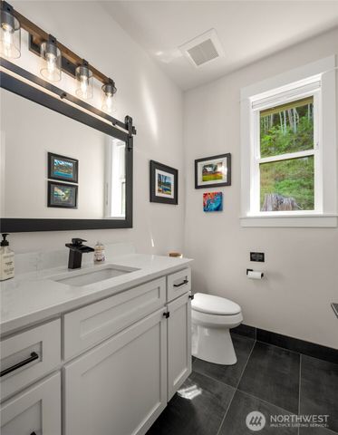 17345 Olympic Pl, Mount Vernon, WA 98274