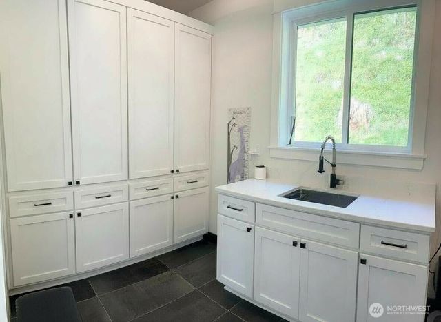 17345 Olympic Pl, Mount Vernon, WA 98274