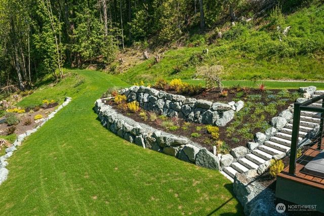 17345 Olympic Pl, Mount Vernon, WA 98274