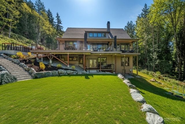 17345 Olympic Pl, Mount Vernon, WA 98274
