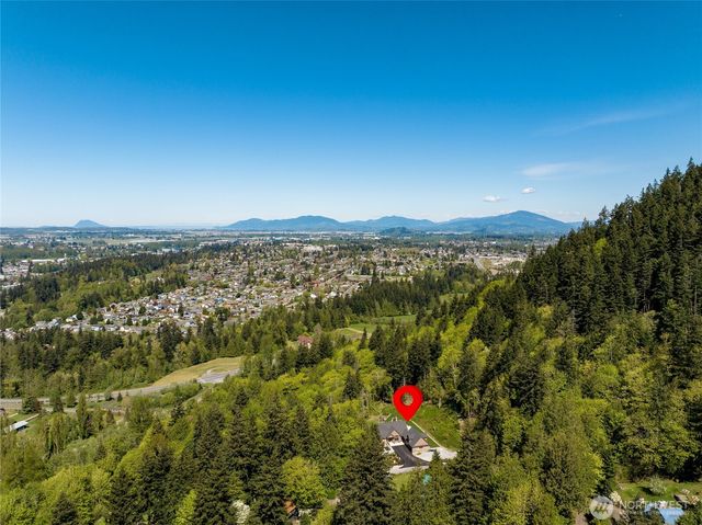 17345 Olympic Pl, Mount Vernon, WA 98274