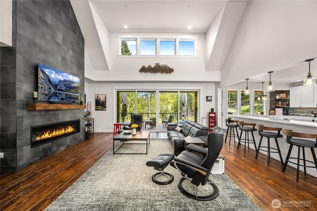 17345 Olympic Pl, Mount Vernon, WA 98274